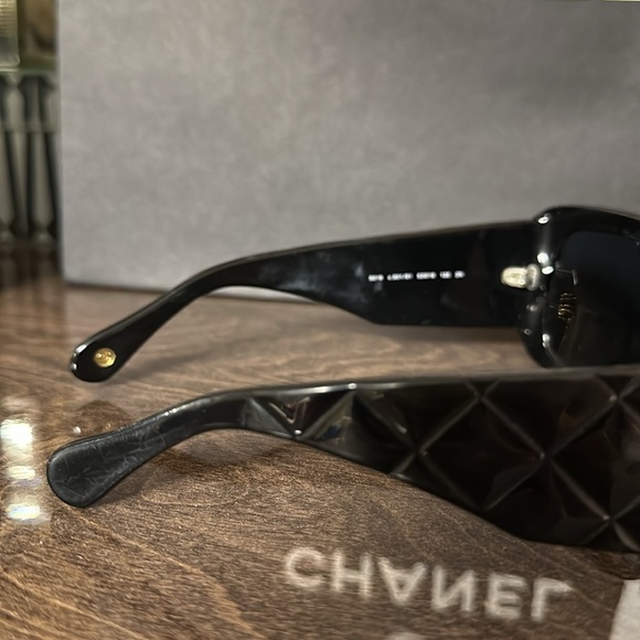 Chanel Vintage Black Quilt Shield CC Logo Sunglasses 5019 - Picture 10 of 16